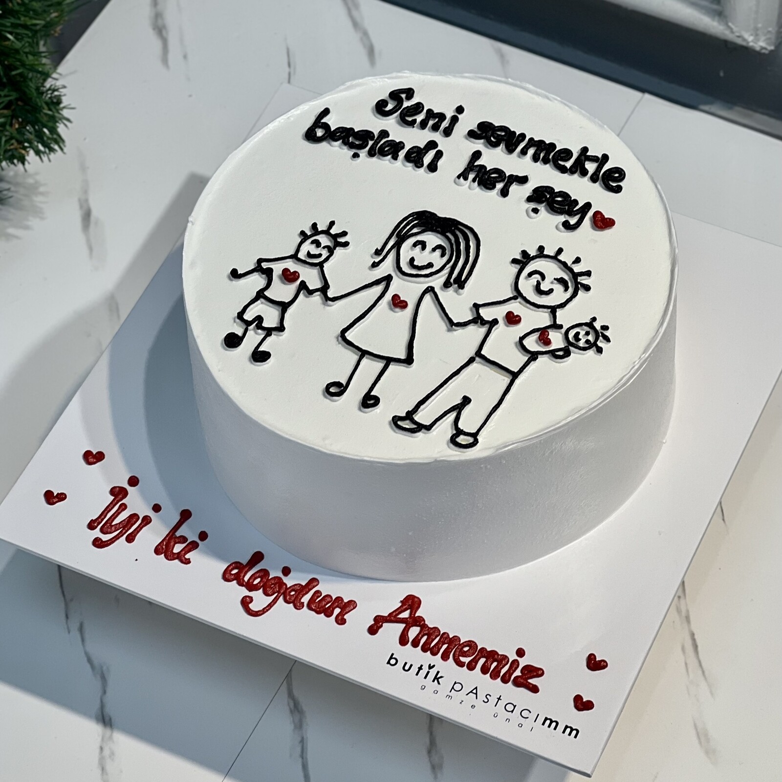 Aile Çizimli Pasta 2