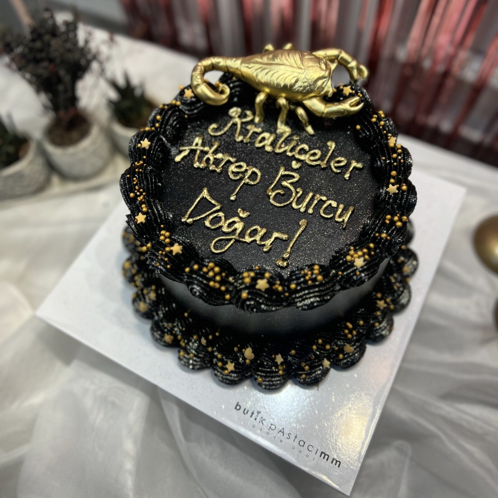 Akrep Burcuna Özel Yazılı Pasta