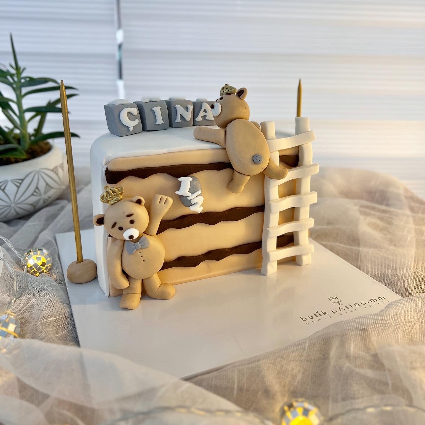 Altıncı Ay Yarım Pasta