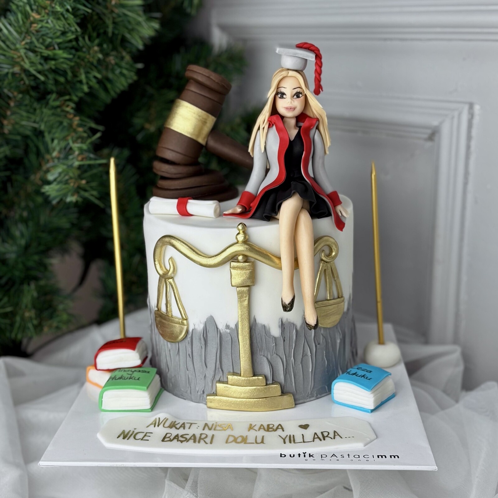 Avukat Konseptli Kişiye Özel Figürlü Pasta
