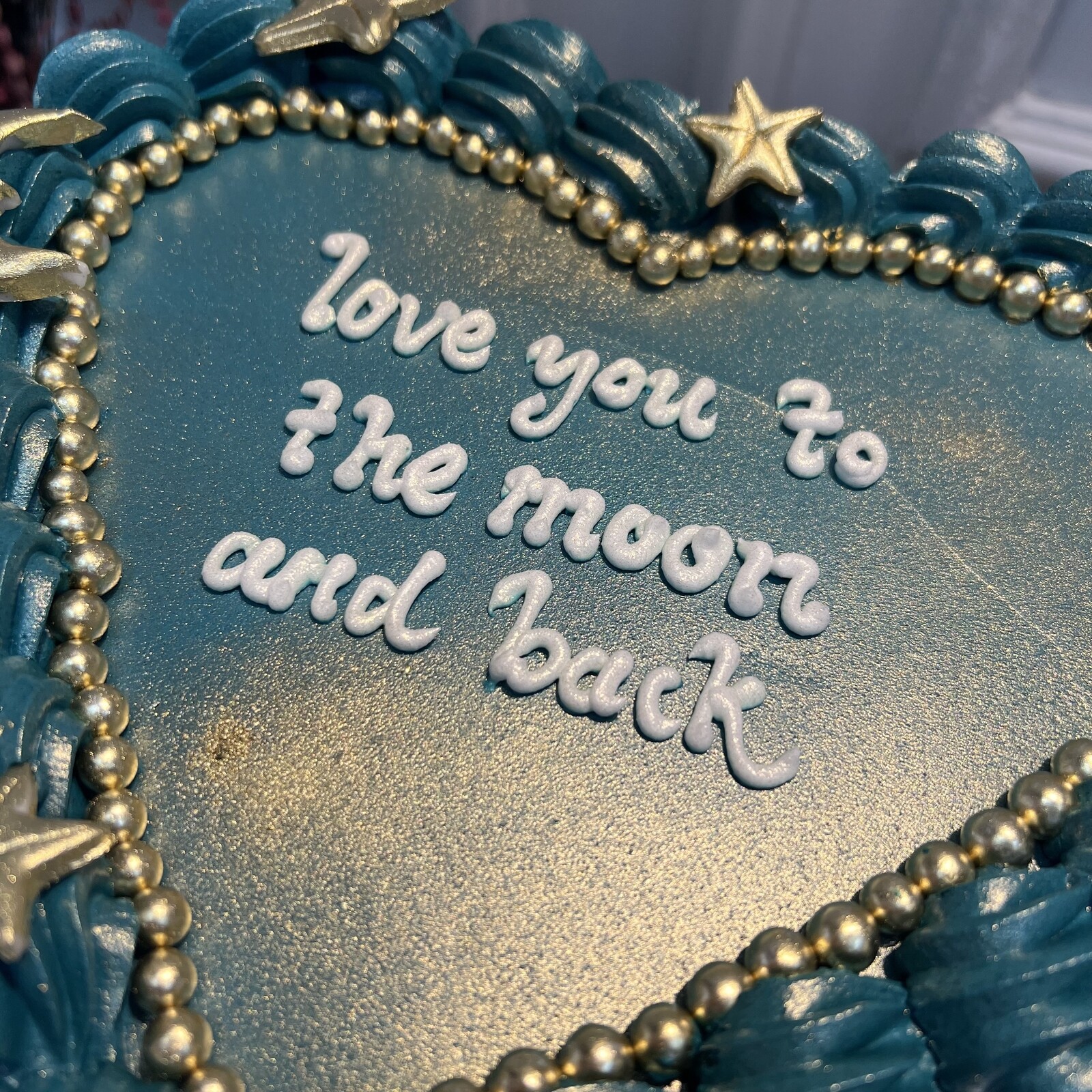 Ay Yıldız Detaylı Kalpli Retro Pasta