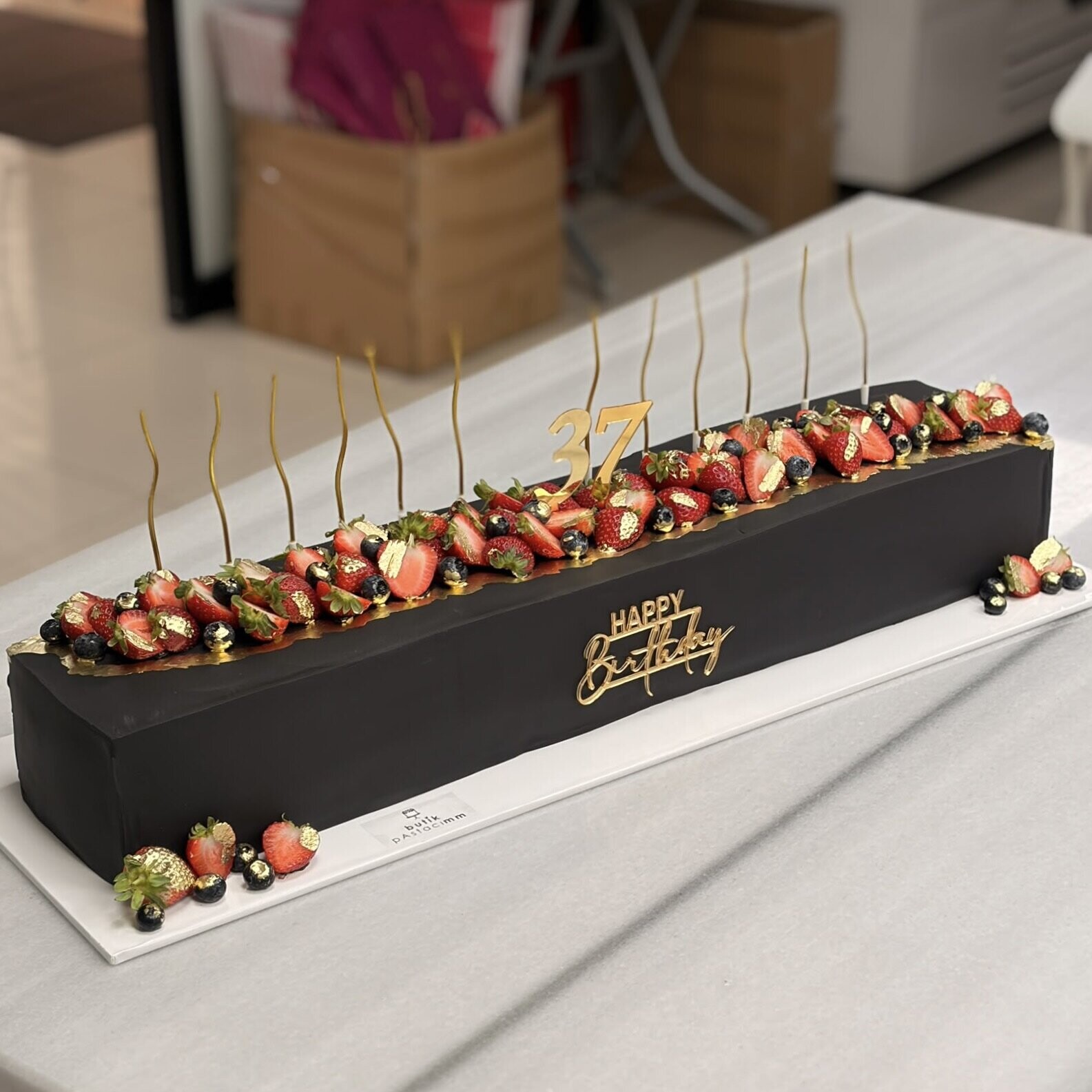 Baton Doğumgünü Pastası (Meyveli)