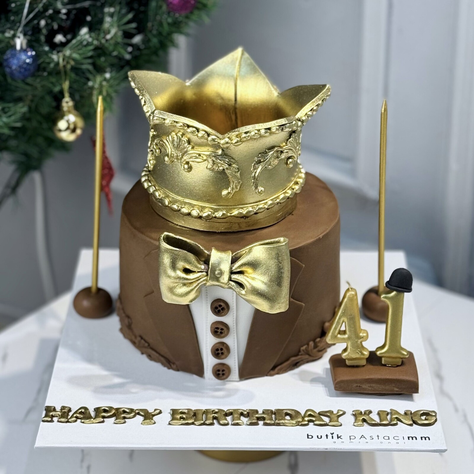 Birthday King Taçlı Kahverengi Pasta