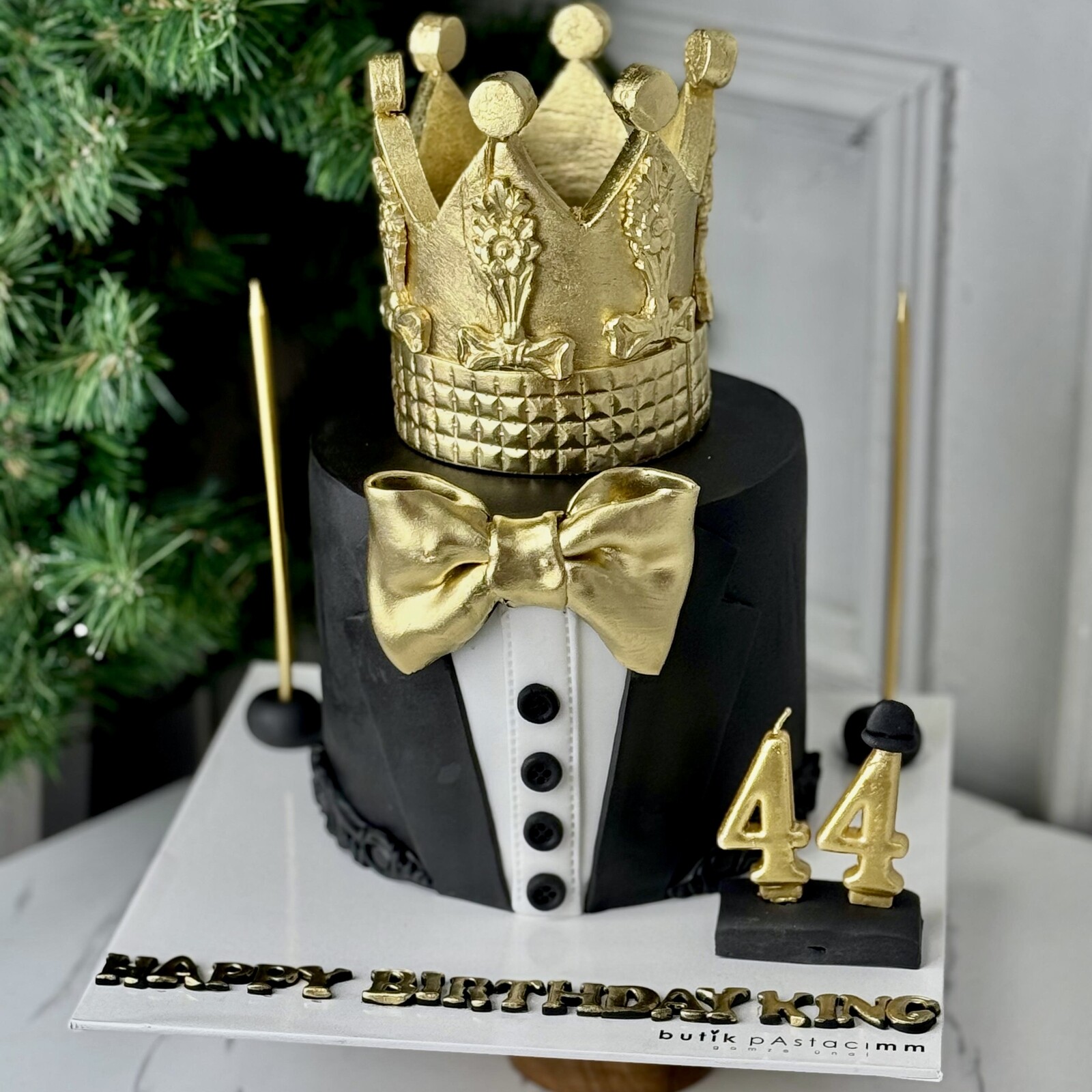 Birthday King Taçlı Siyah Pasta