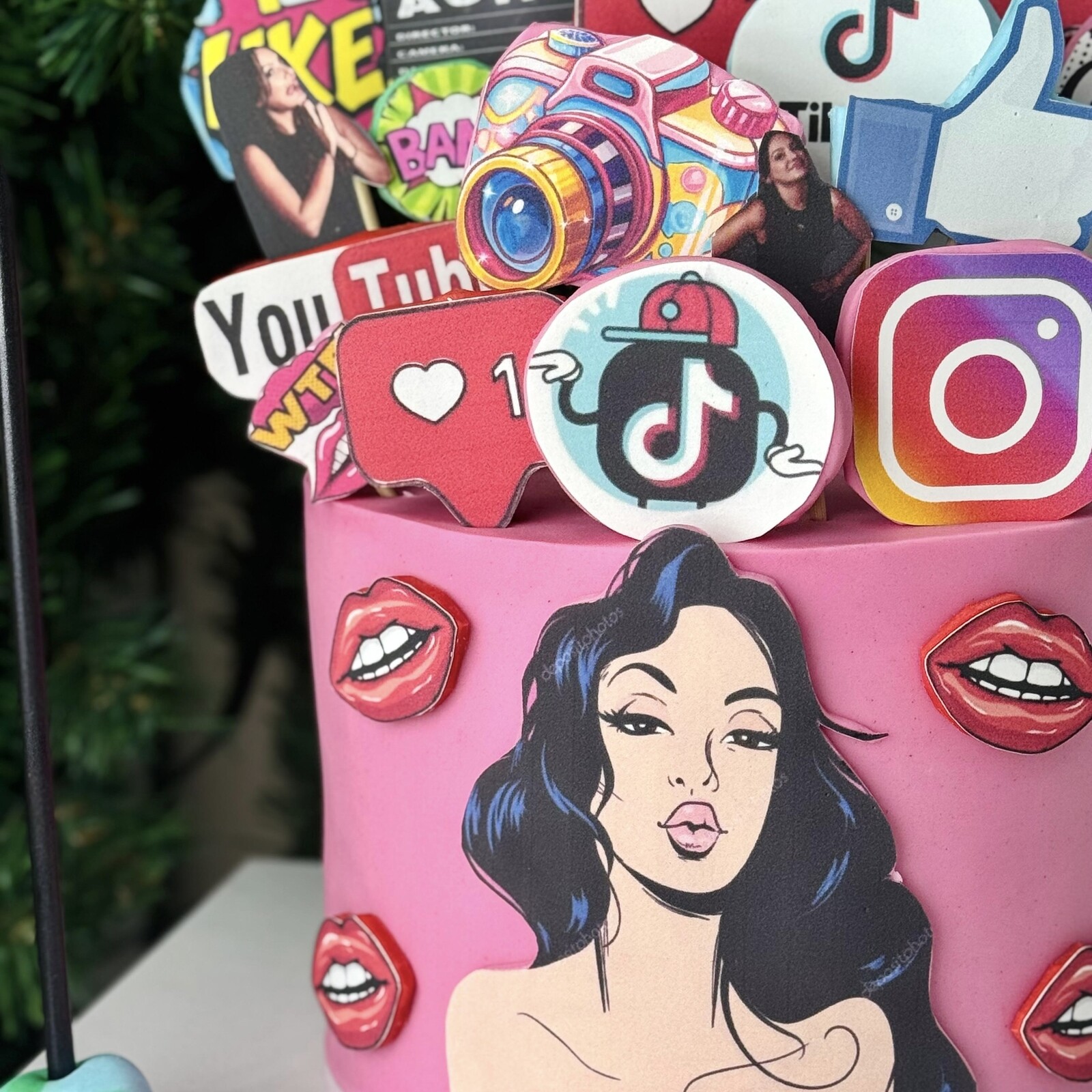 Sosyal Medyacı Pastası