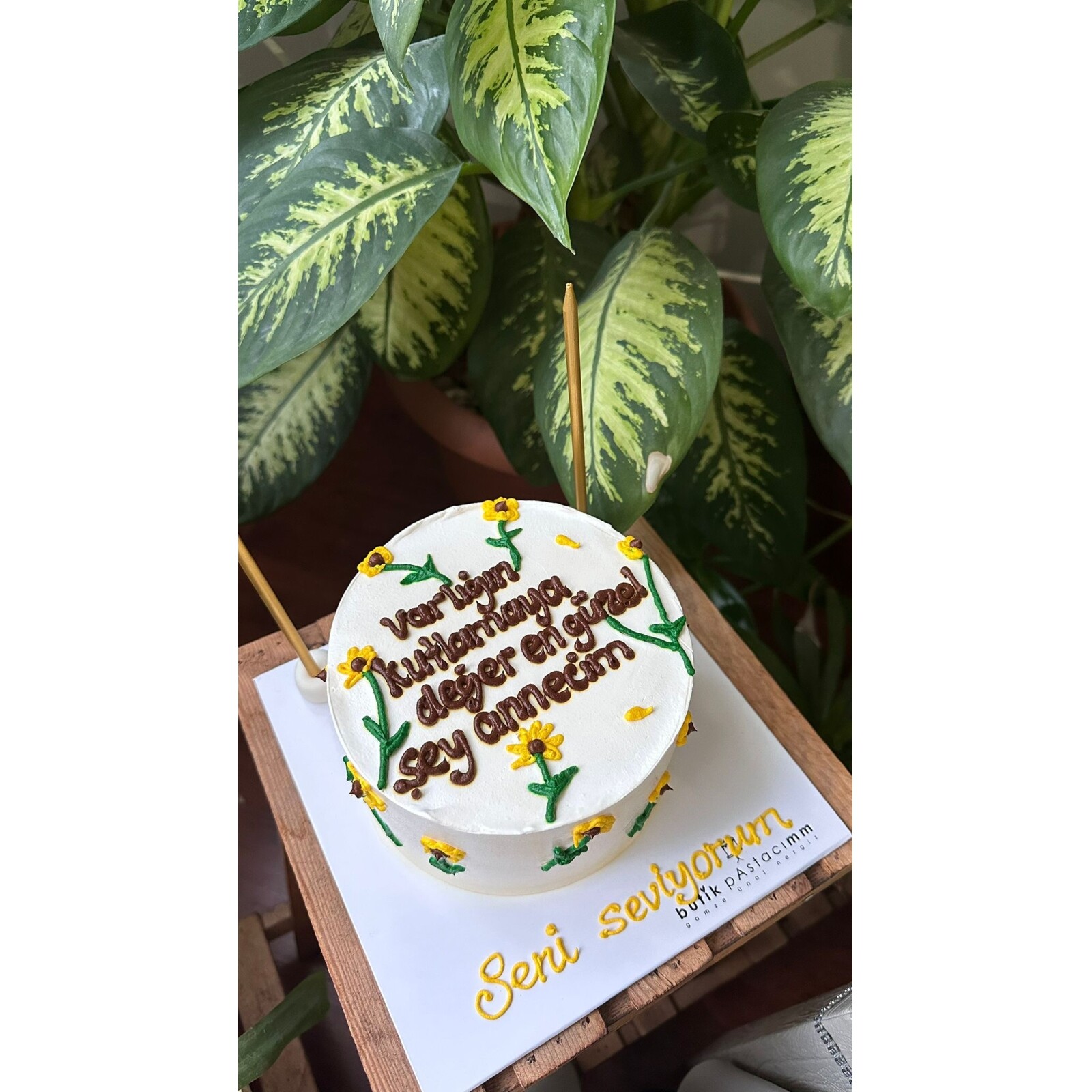 Çiçek Detaylı Anne Pastası