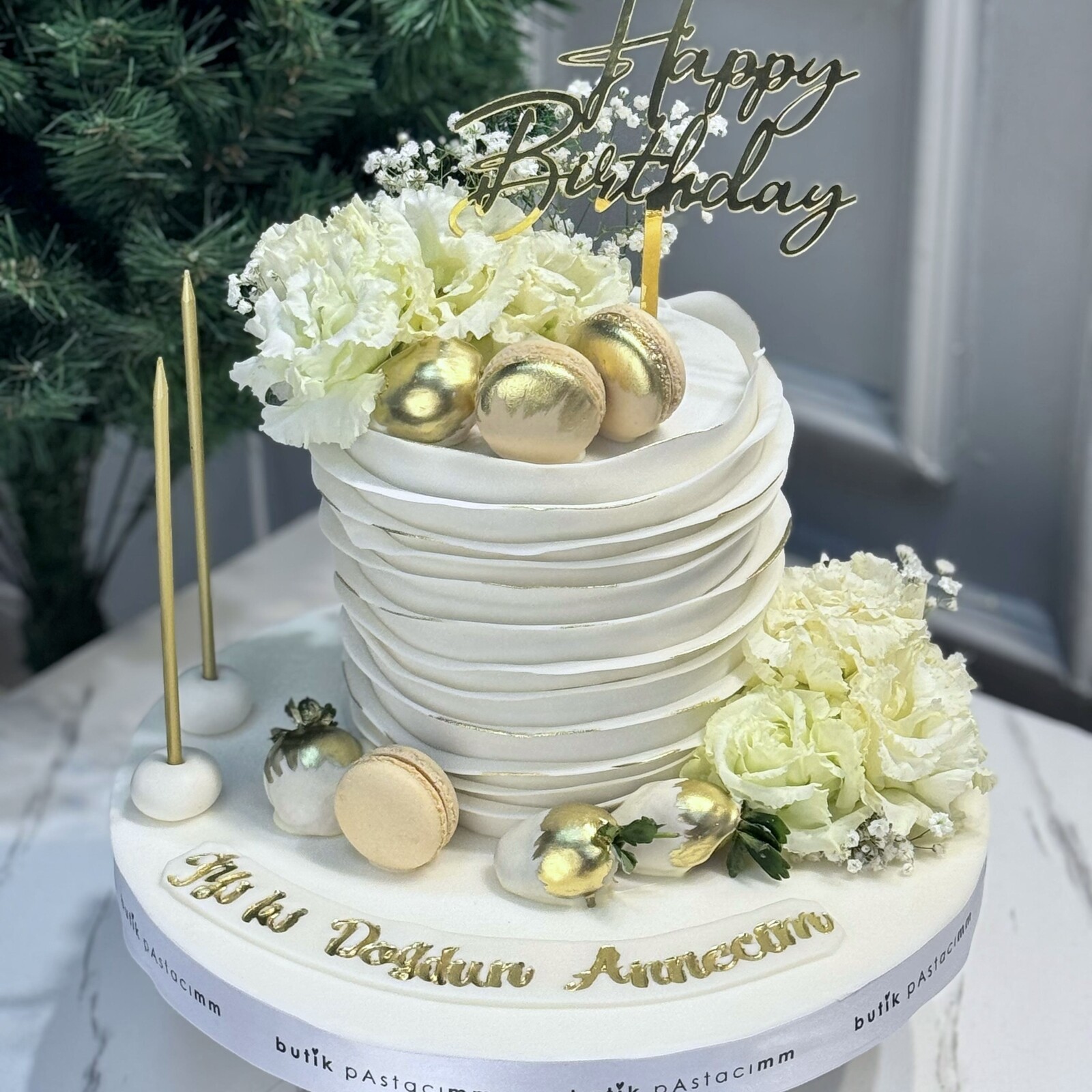 Çiçek Detaylı Şeker Hamurlu Pasta