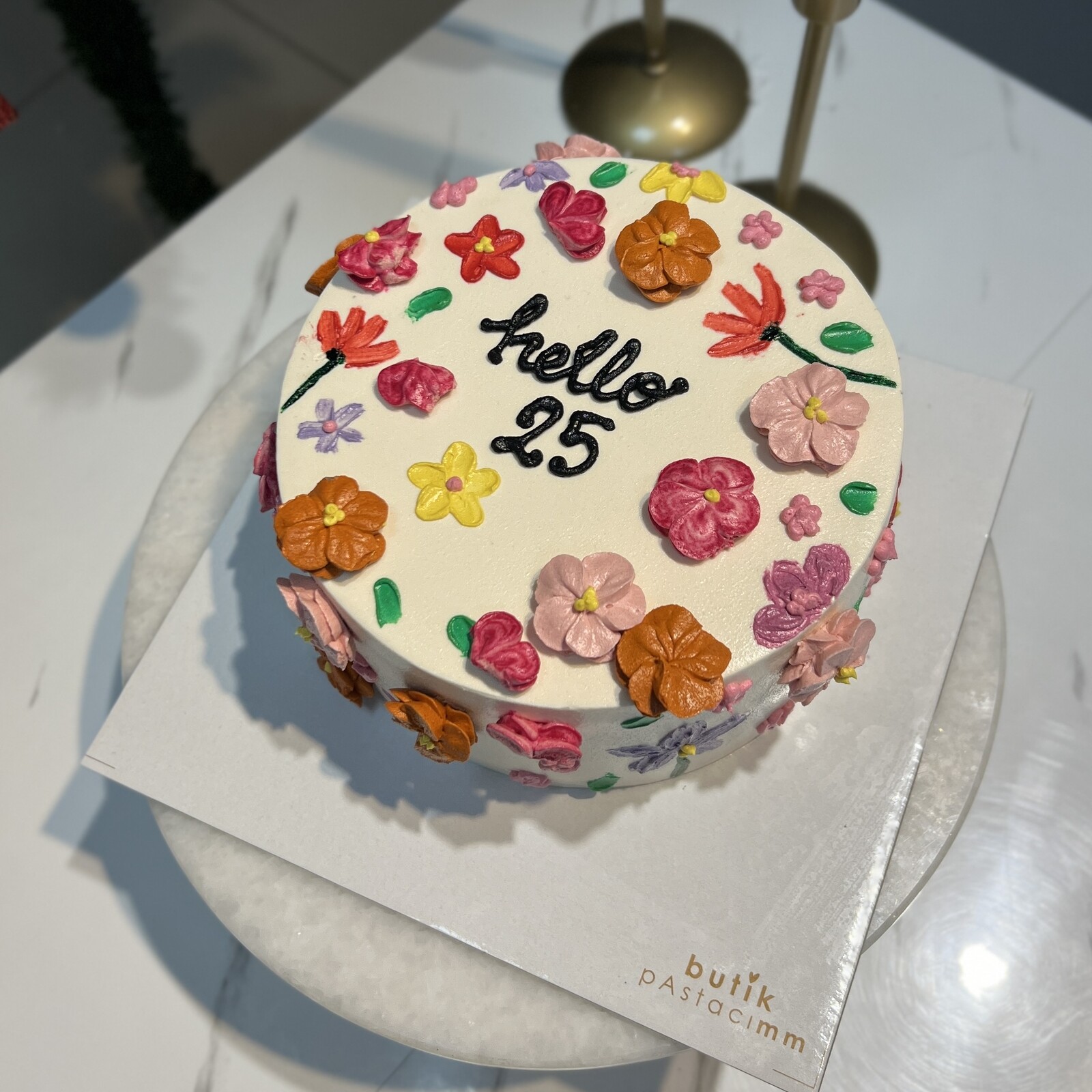Çiçek Detaylı Yazılı Pasta