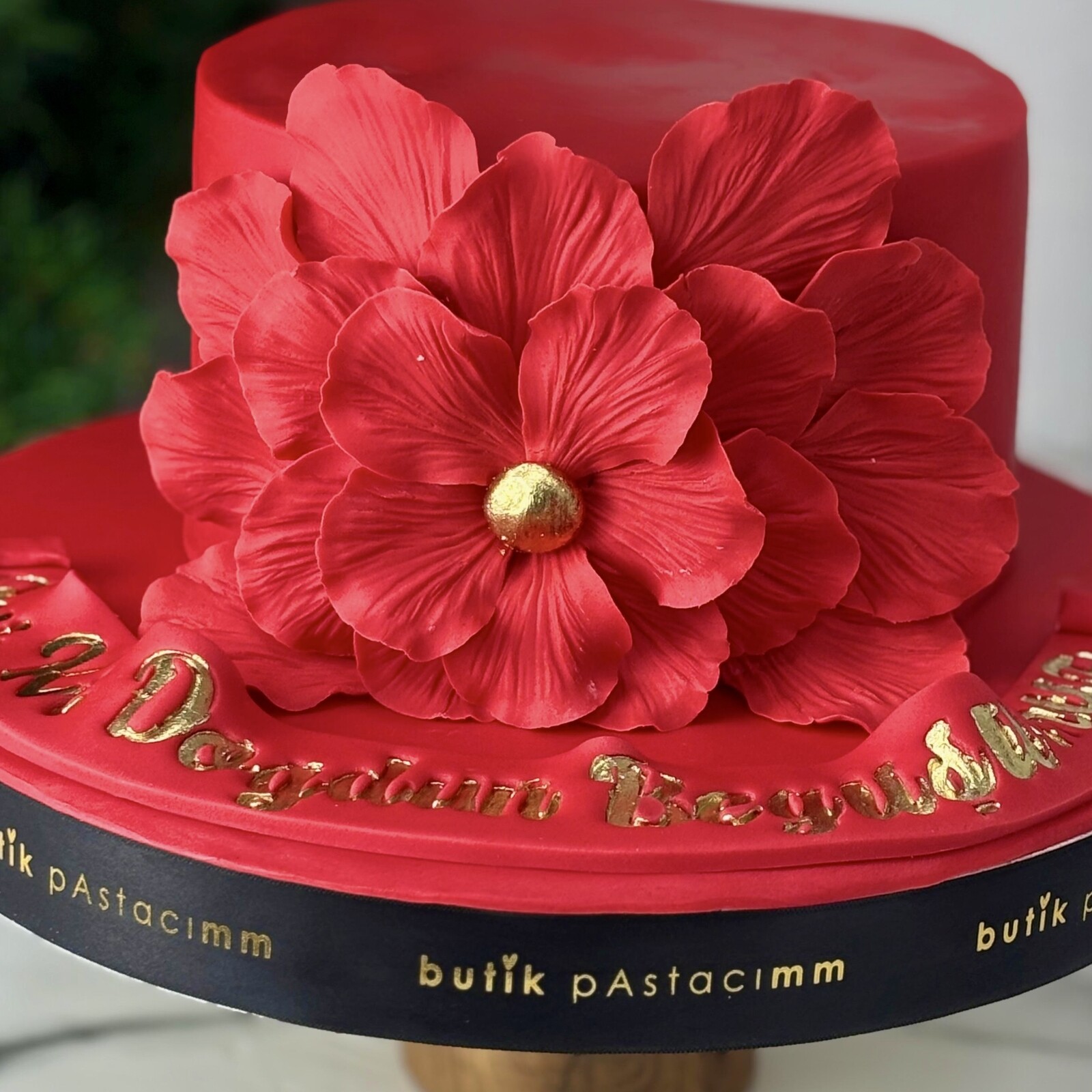 Çiçek Yapraklı Pasta (Kırmızı)