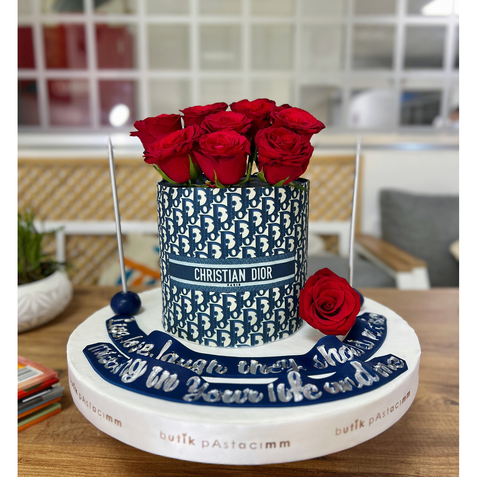 Çiçekli Kişiye Özel Pasta