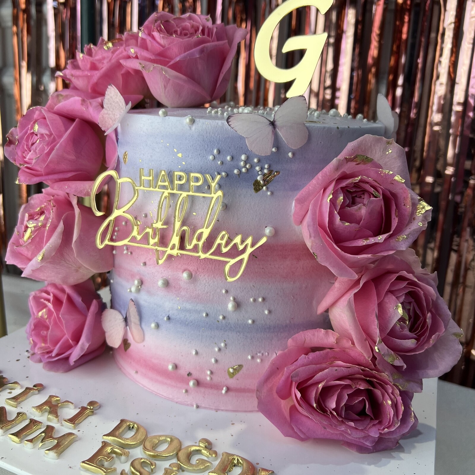 Pembe Güllü Özel Tasarım Kremalı Pasta