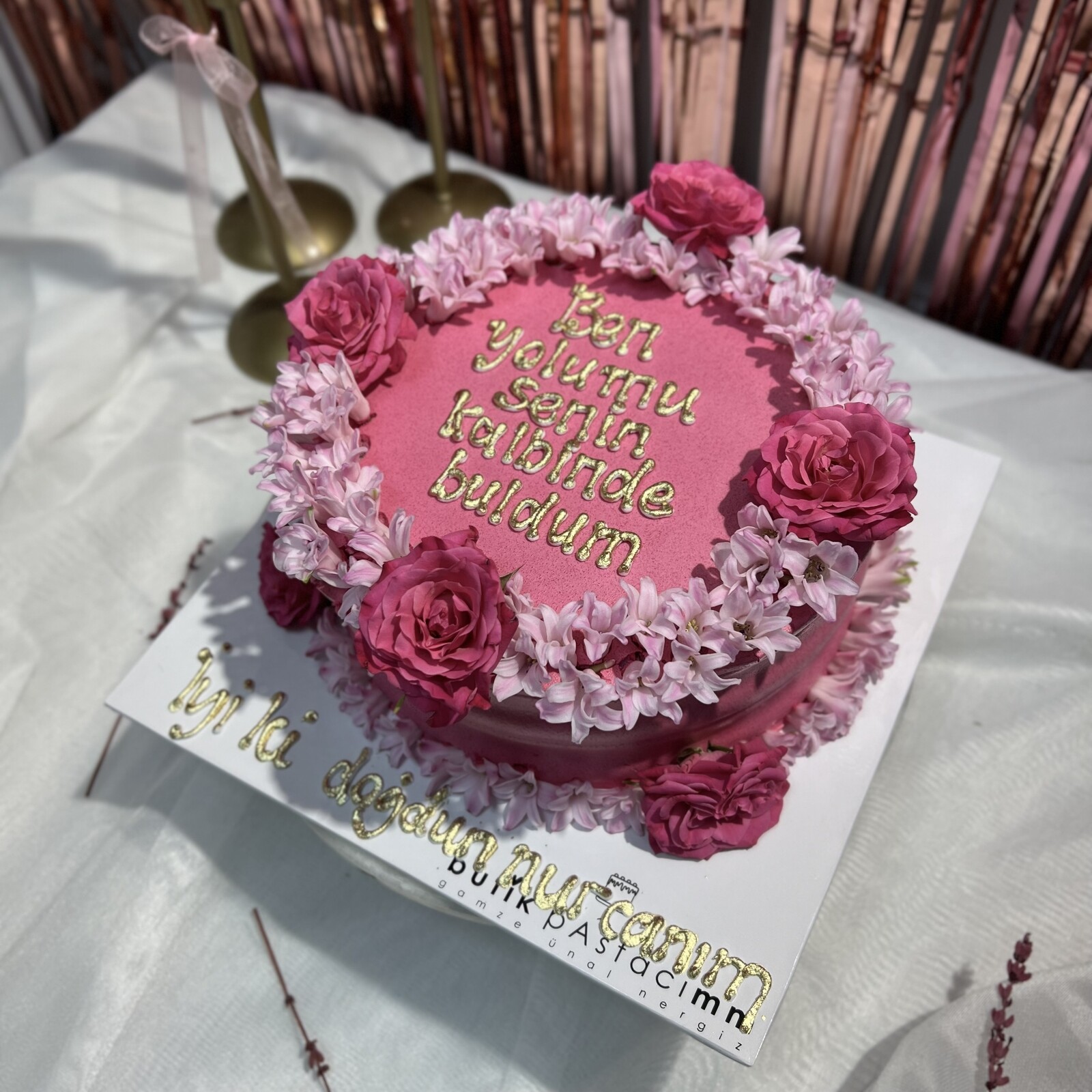 Çiçekli Pembe Yazılı Pasta