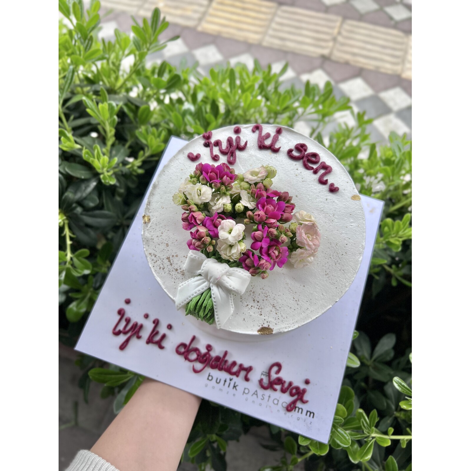 Çiçekli Yazılı Pasta