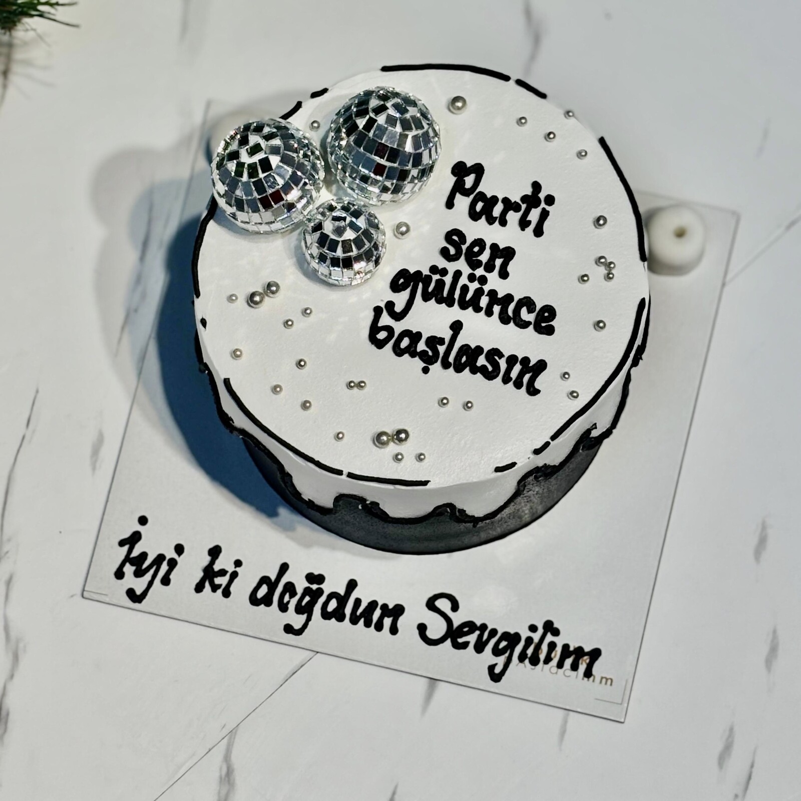 Comic Design Siyah Beyaz Yazılı Disco Toplu Pasta