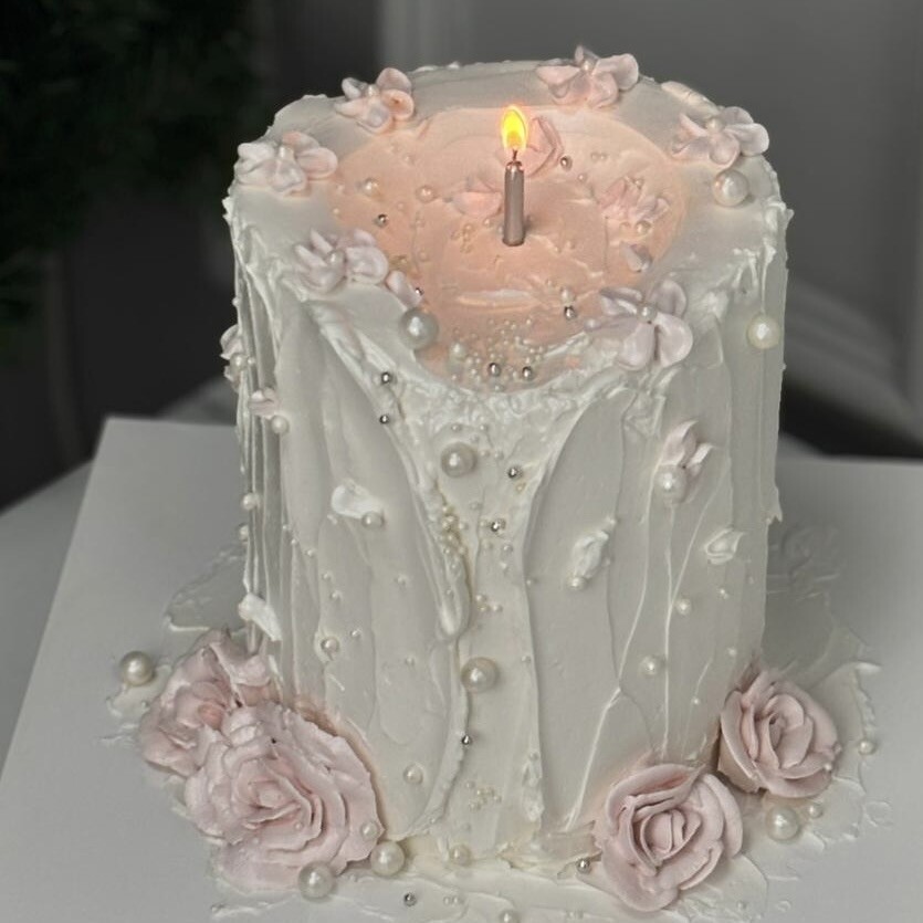 Eriyen Mum Pasta Pembe Çiçekli (Candle Cake)