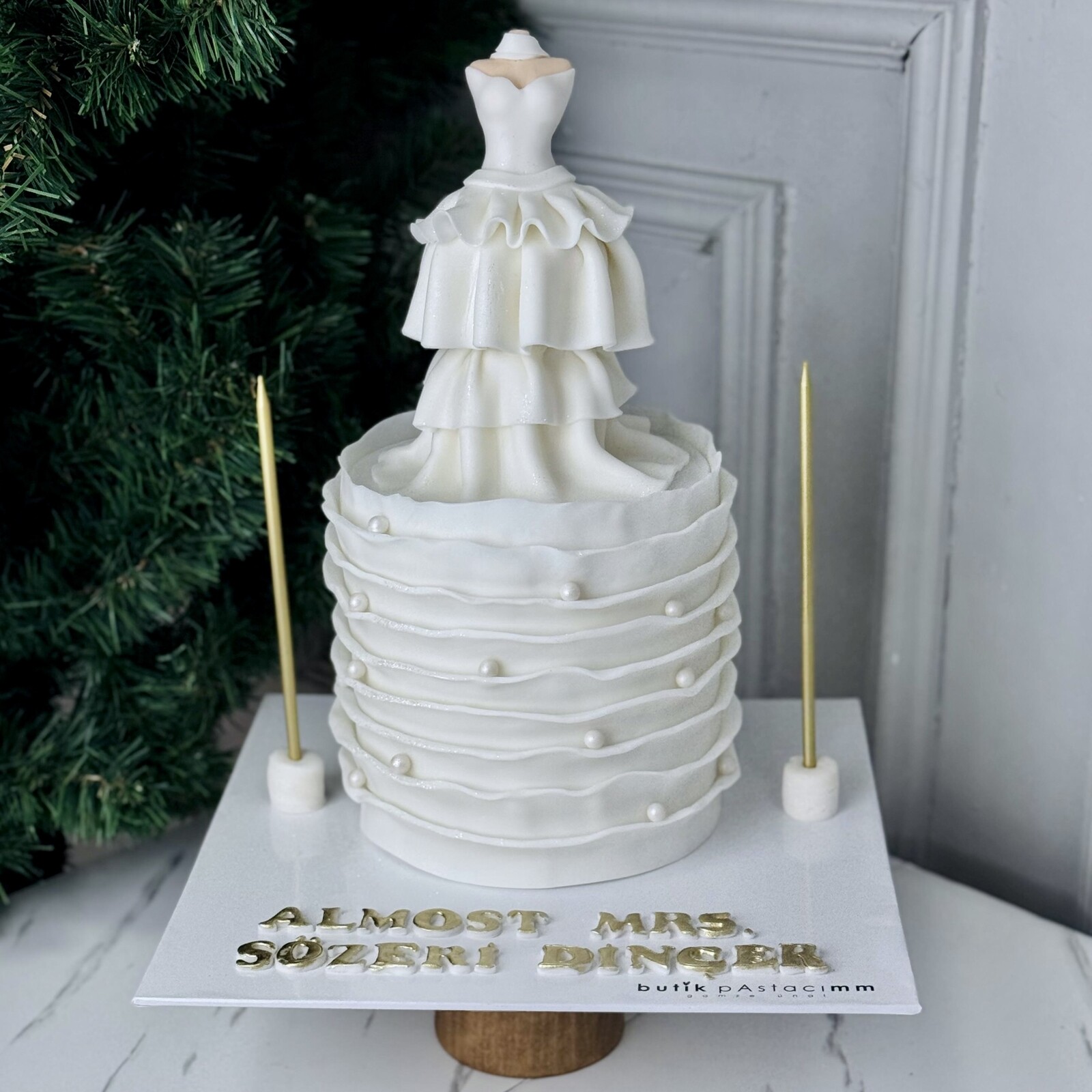 Gelinlikli Bekarlığa Veda Pastası