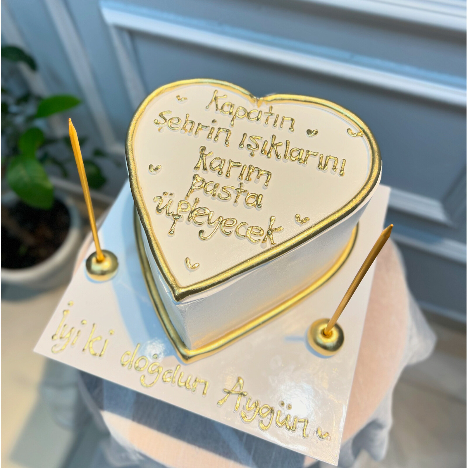 Gold Detaylı Yazılı Romantik Pasta