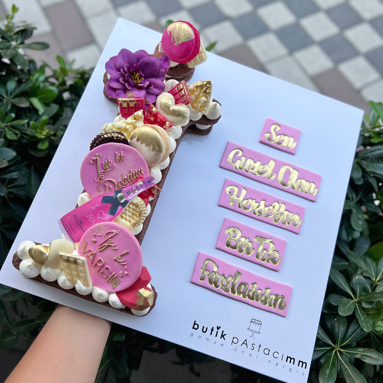 İ Harf Kurabiye Pasta