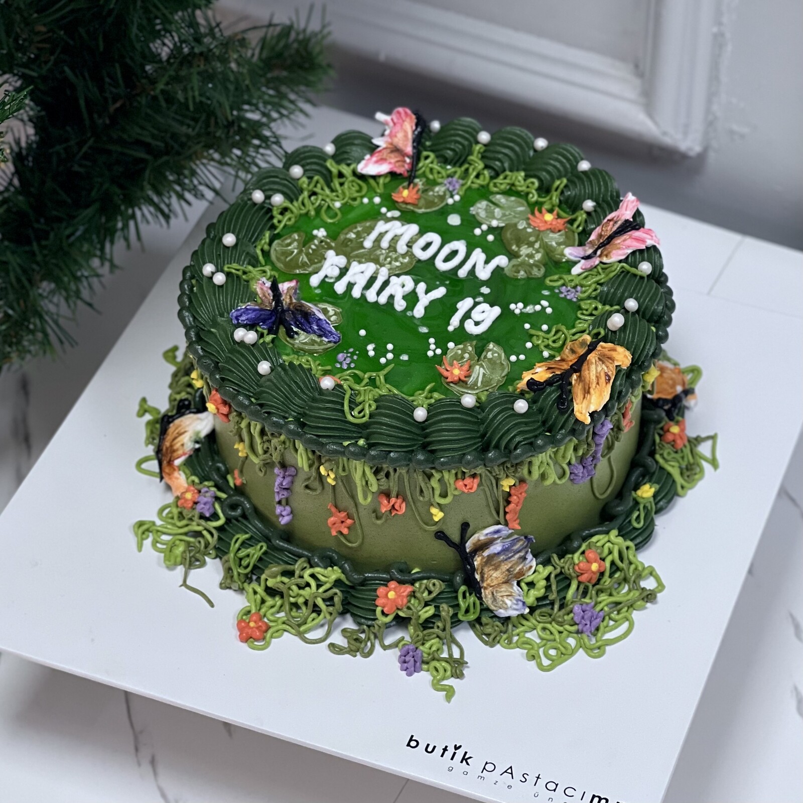 İlginç Pinterest Pastası (Orman-Göl Temalı)