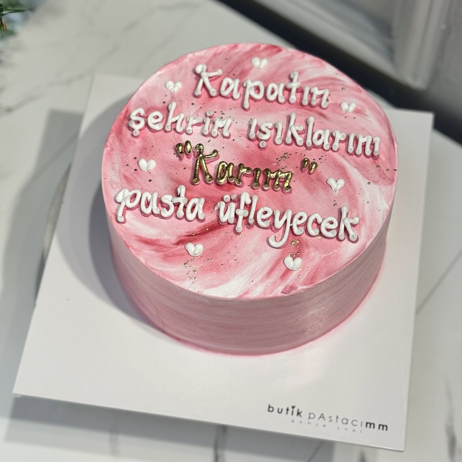 Kapatın Şehrin Işıklarını Yazılı Pasta