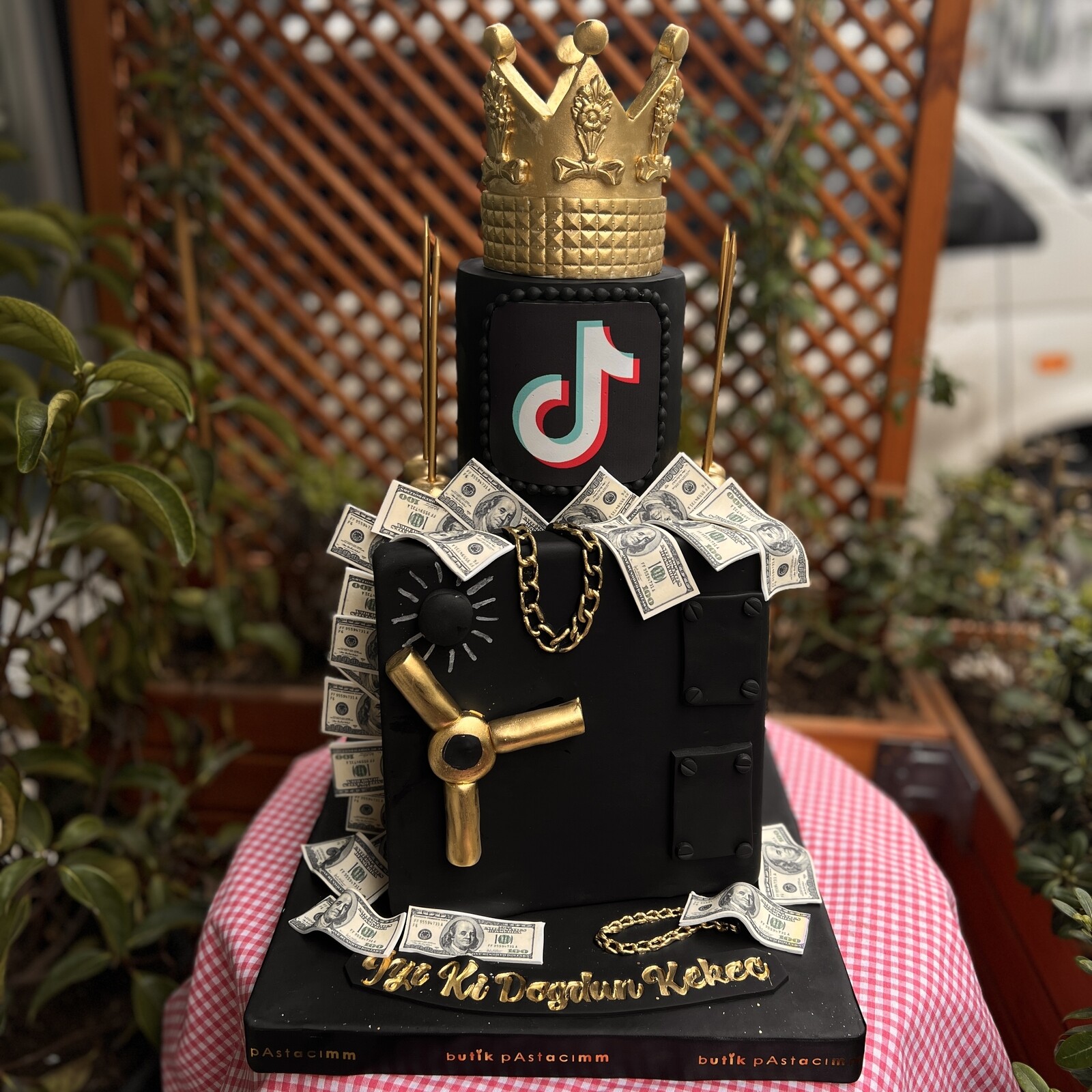 Kasa Temalı Kişiye Özel Süslemeli Pasta