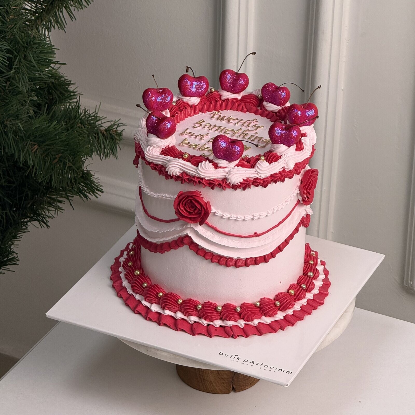 Kiraz Detaylı Vintage Pasta (Lambeth Cake)