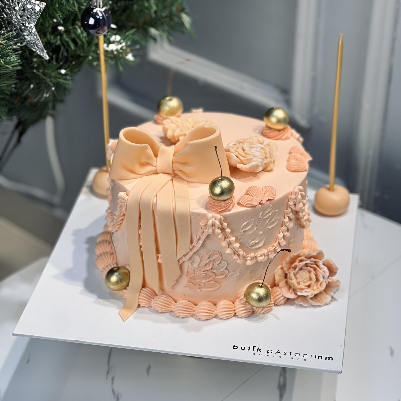 Kirazlı Mercan Rengi Pasta