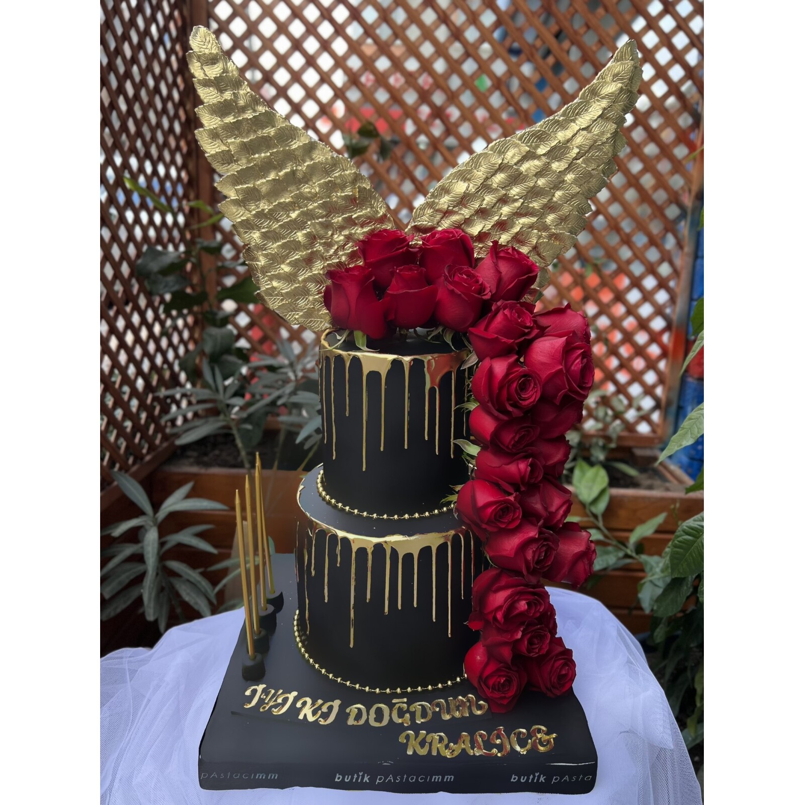 Kırmızı Gül Detaylı Tasarım Pasta