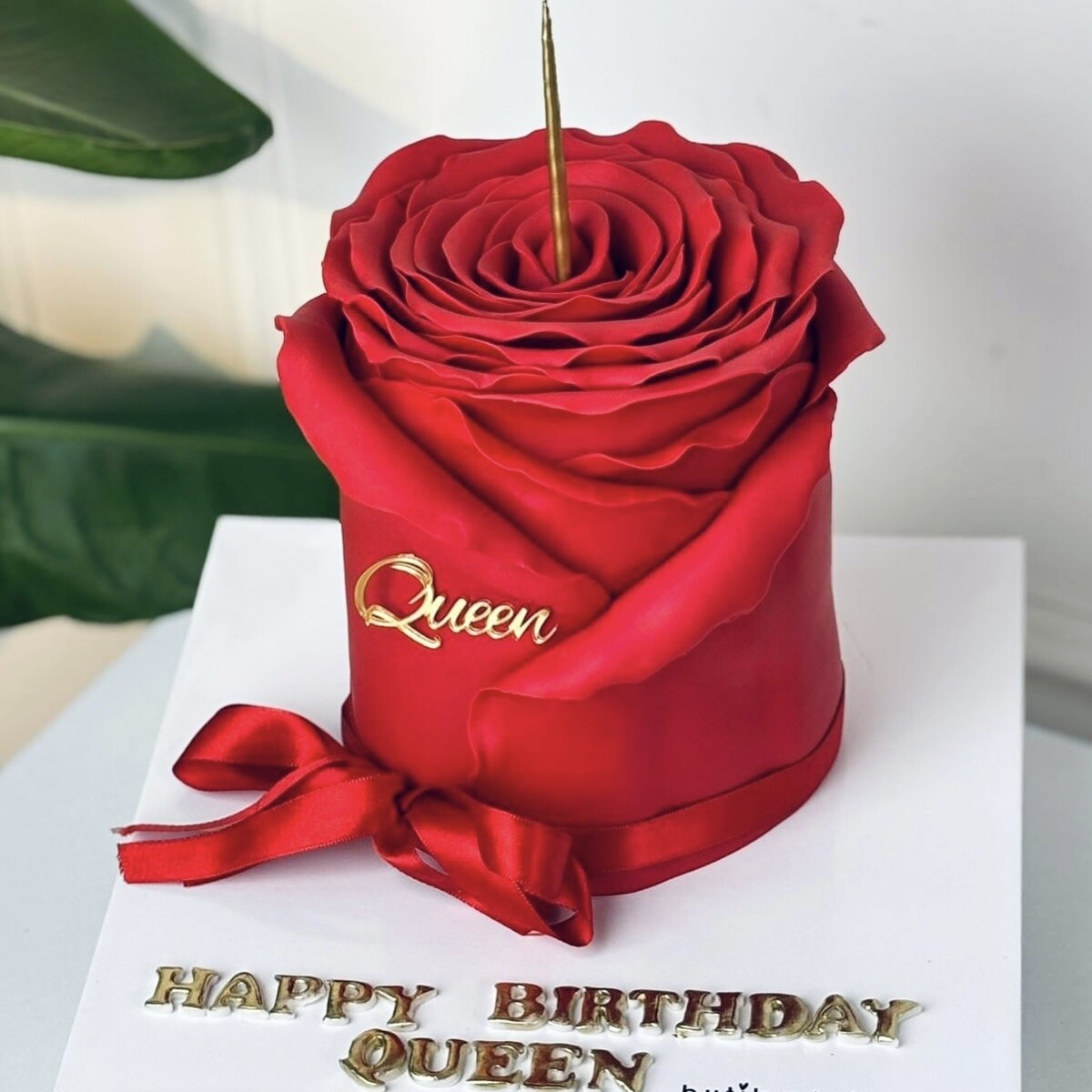 Kırmızı Gül Şeker Hamurlu Pasta