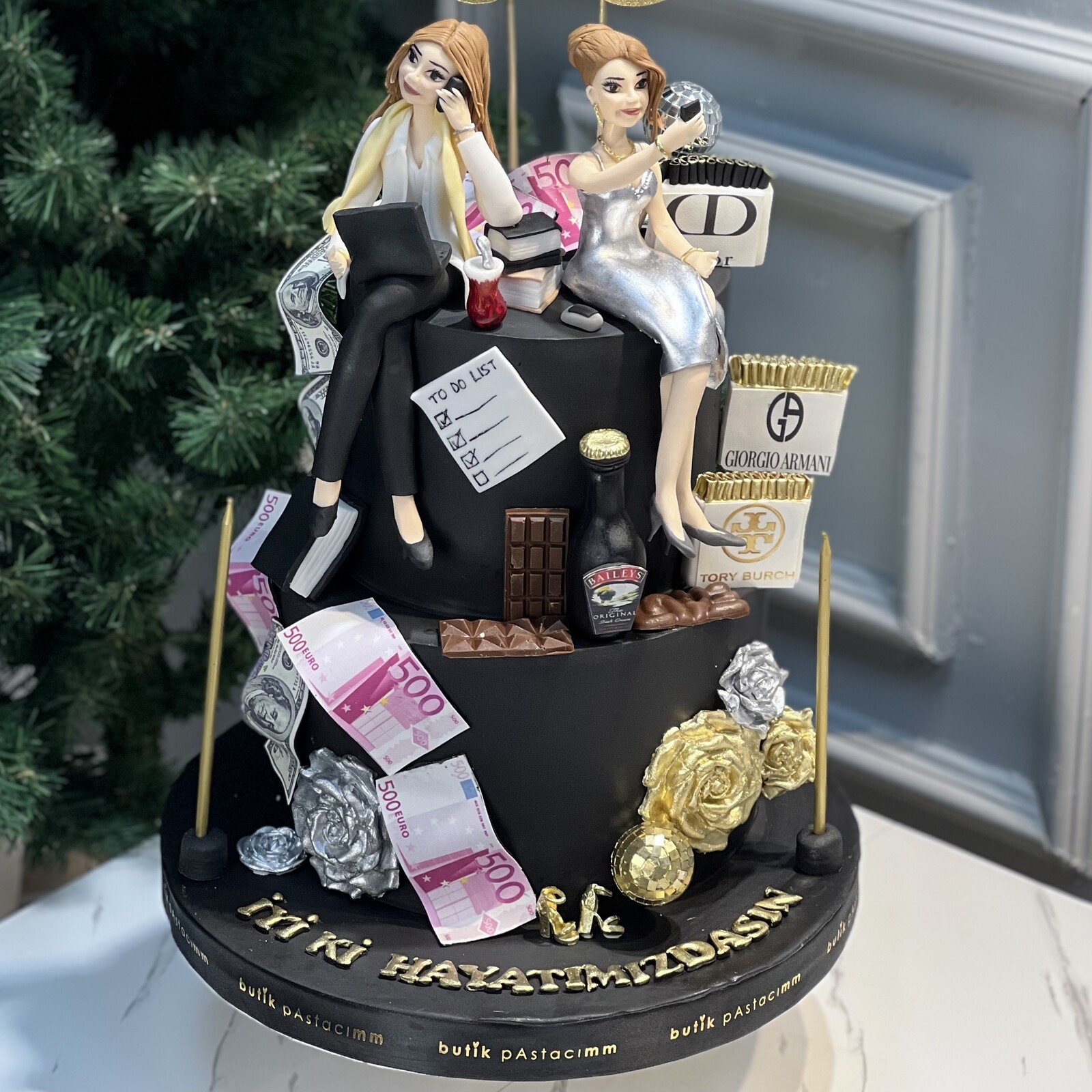 Kişiye Özel Kadın Figürlü Pasta