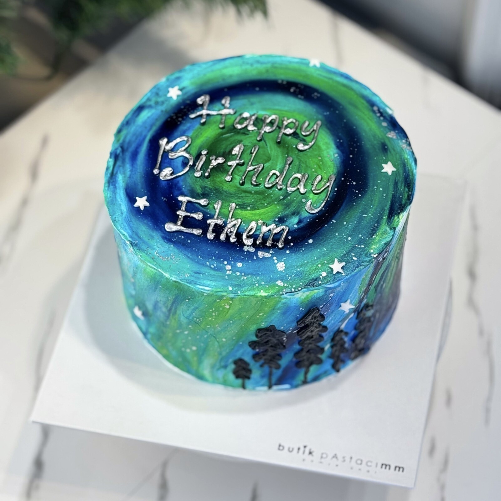 Kuzey Işıkları Çizimli Pasta