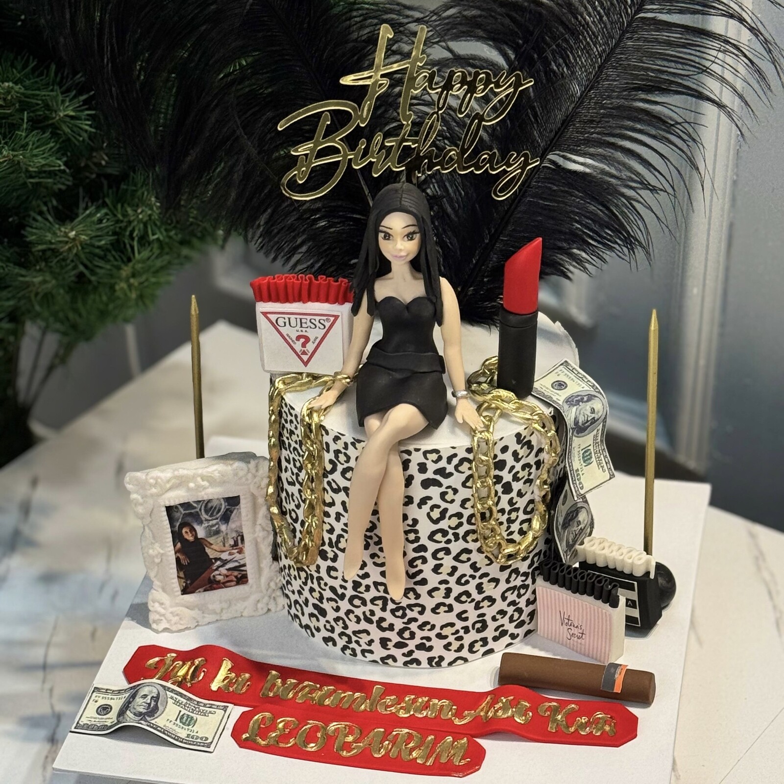 Leopar Dizaynlı Figürlü Pasta