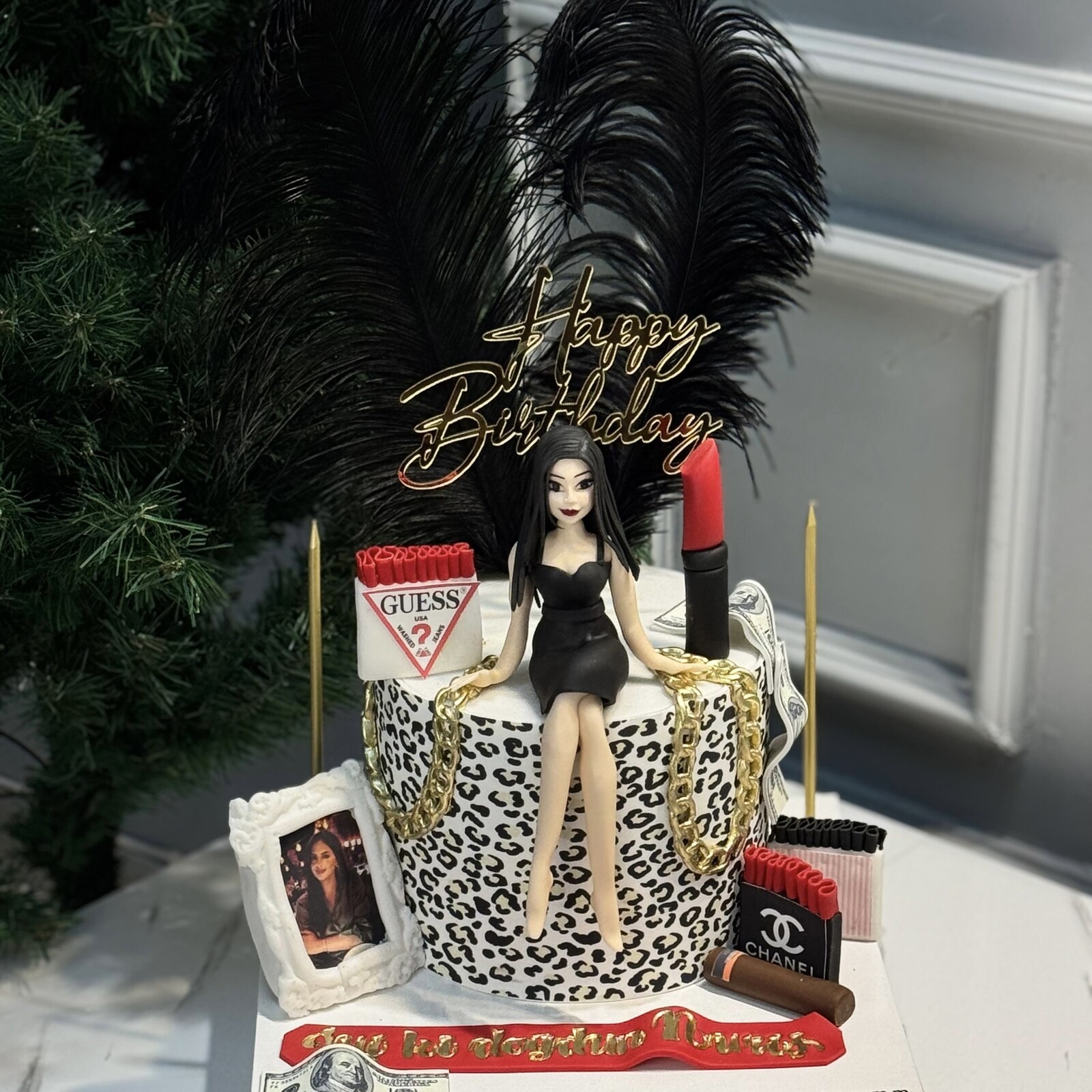 Leopar Dizaynlı Figürlü Pasta