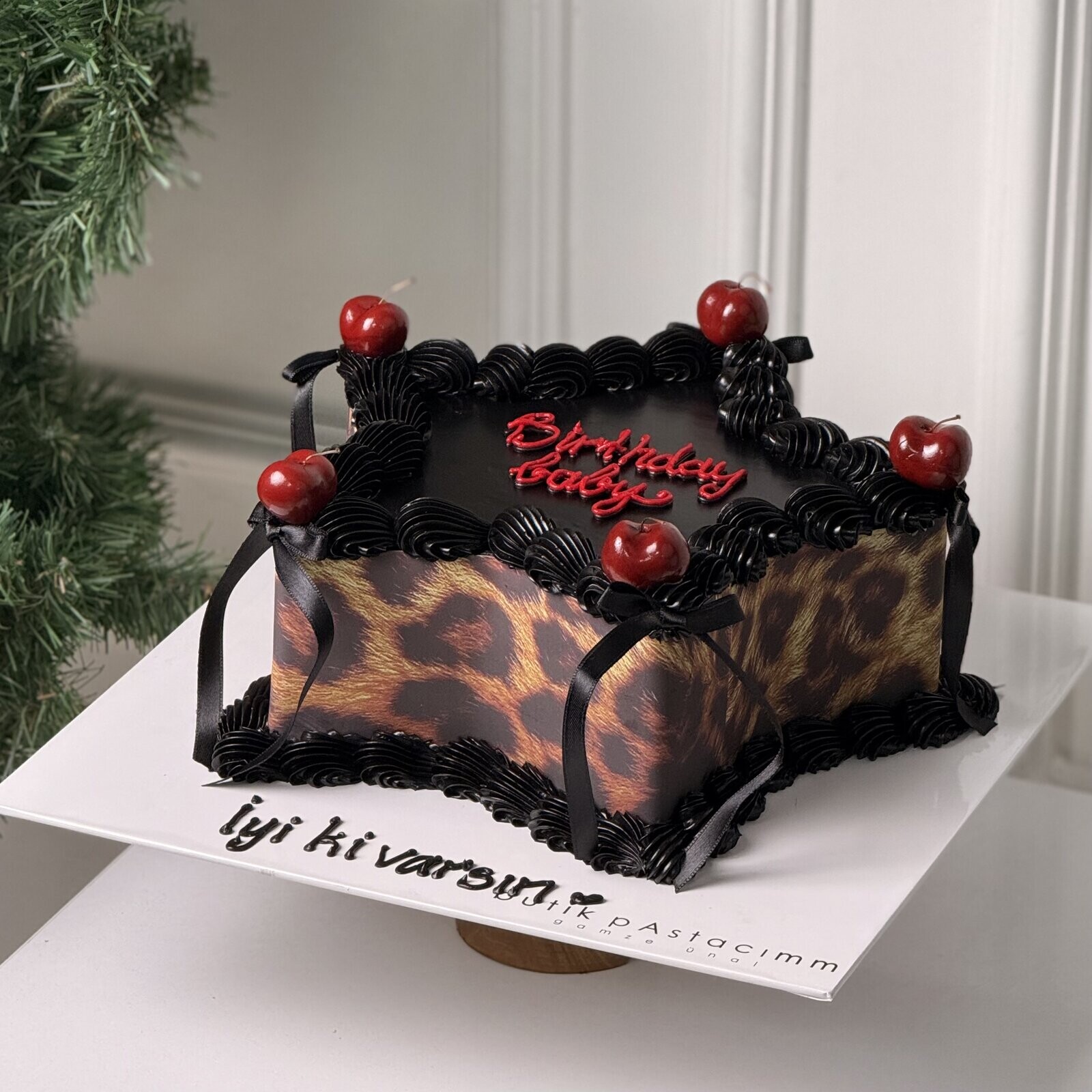 Leoparlı Vintage Yıldız Pasta