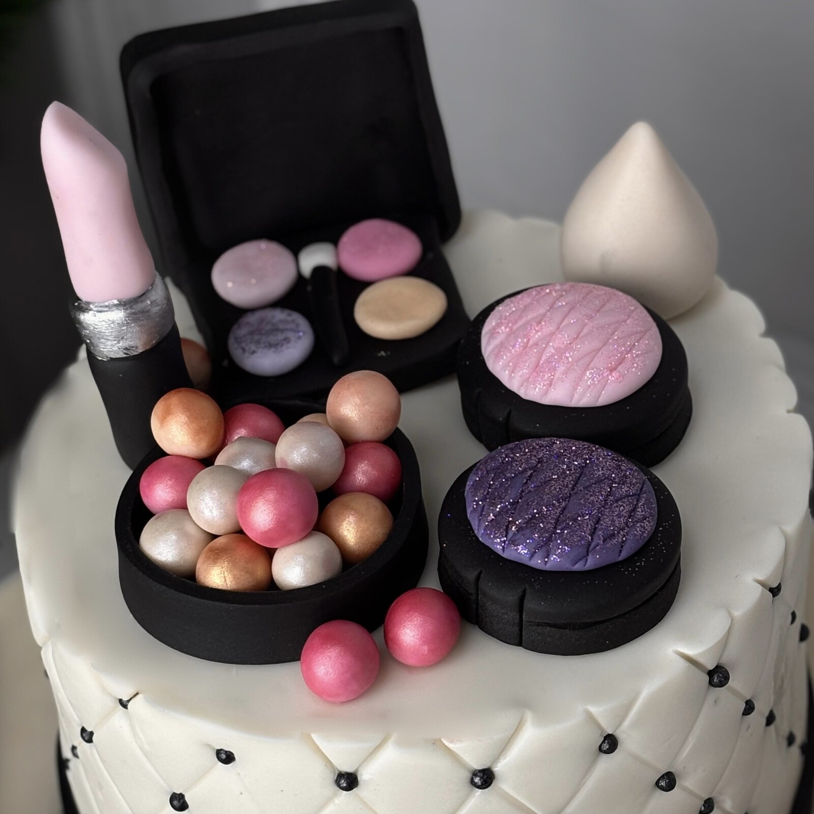 Makyaj Malzemeli Pasta (Make Up Cake)