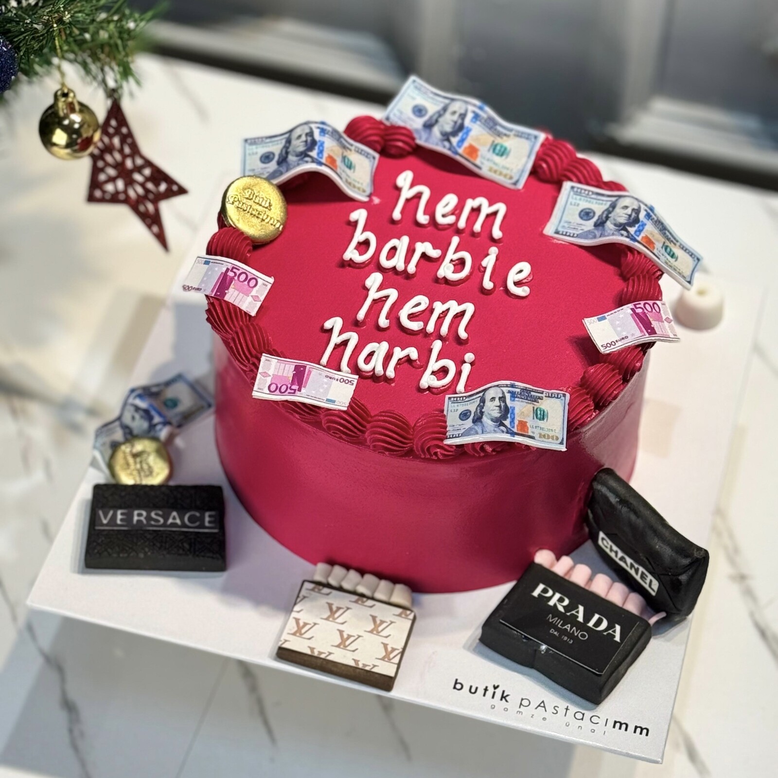 Marka Çantalı Yazılı Pasta