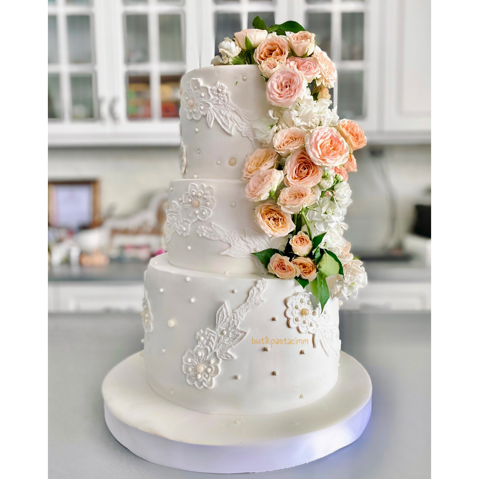 Nişan Konseptli Şeker Hamurlu Pasta