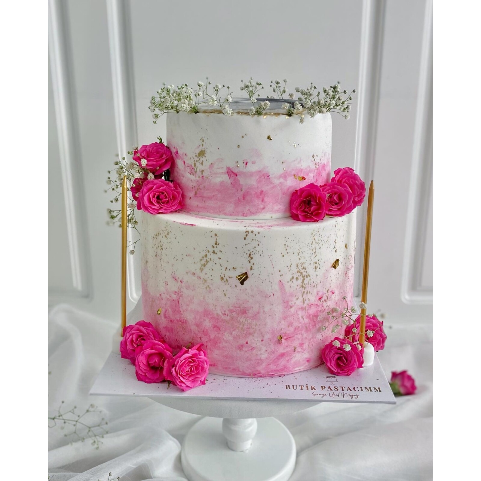 Pembe Detaylı Nişan Pastası