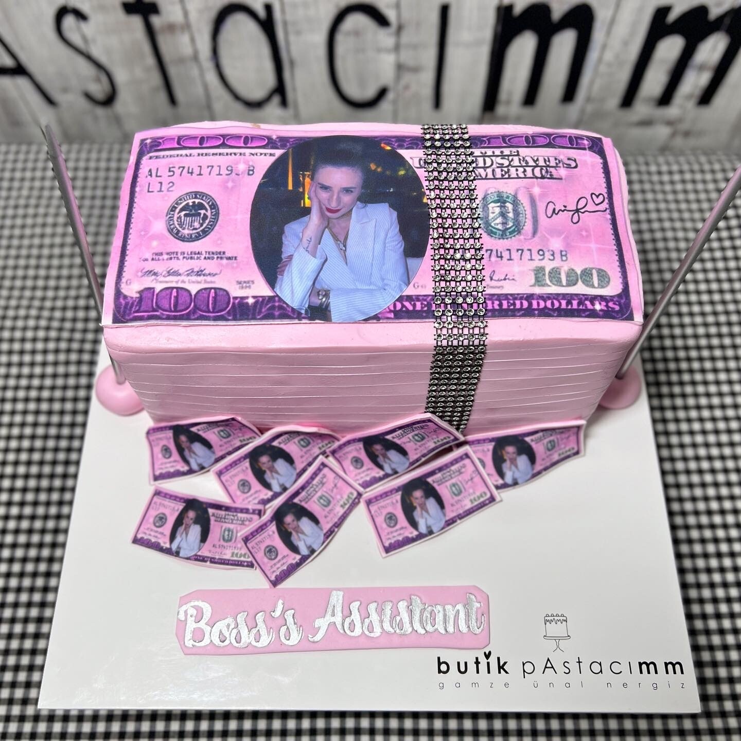 Pembe Dolarlı Kişiye Özel Pasta