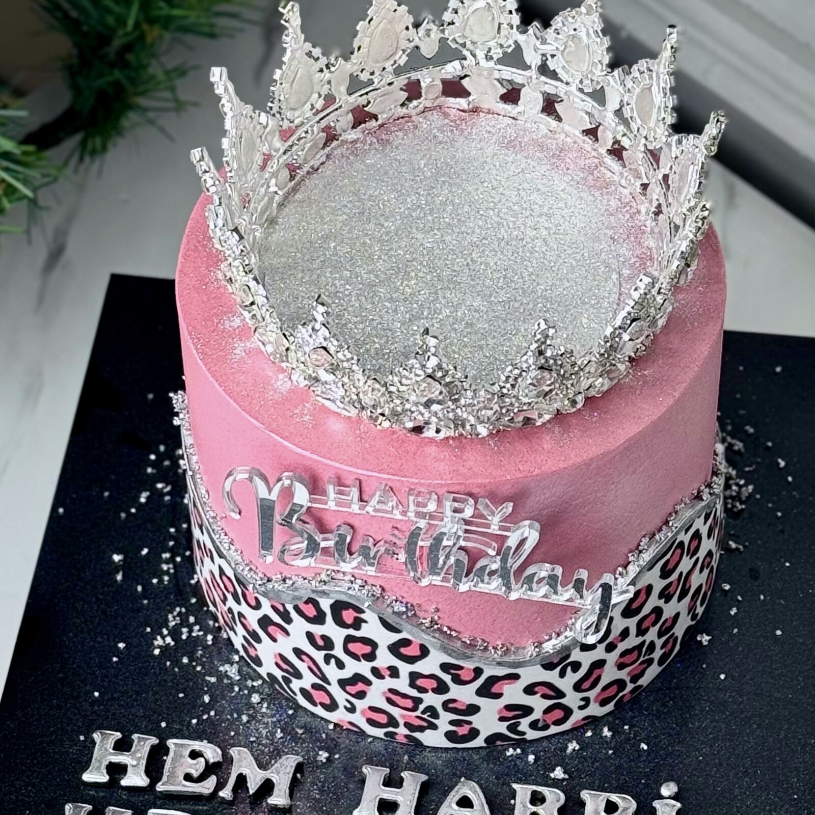 Pembe  Leoparlı Taçlı Pasta (Simli Pasta Üfleme)