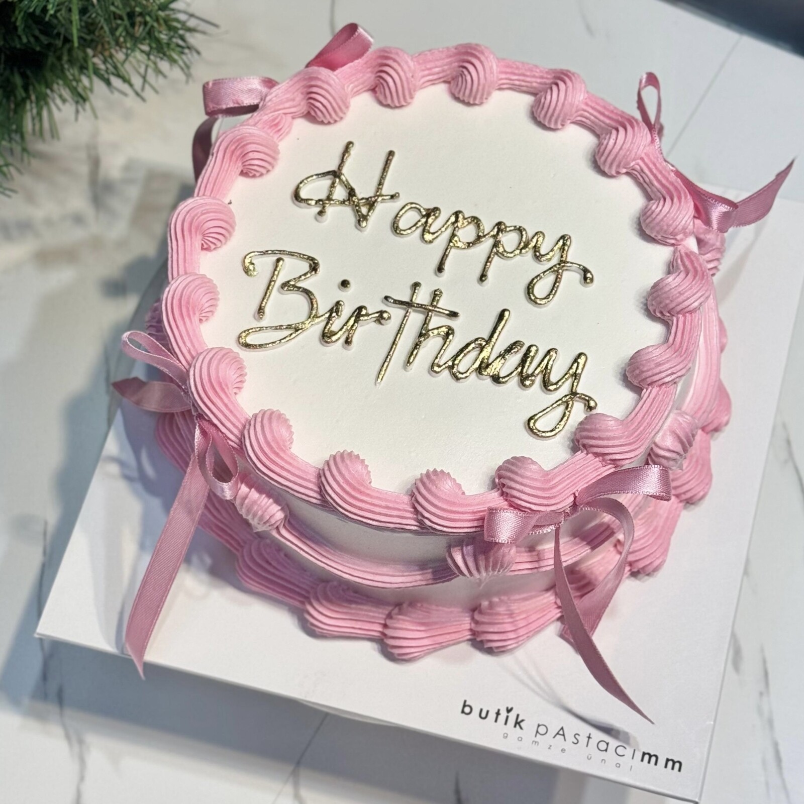 Pembe Pıtpıtlı Kurdeleli Gold Yazılı Pasta
