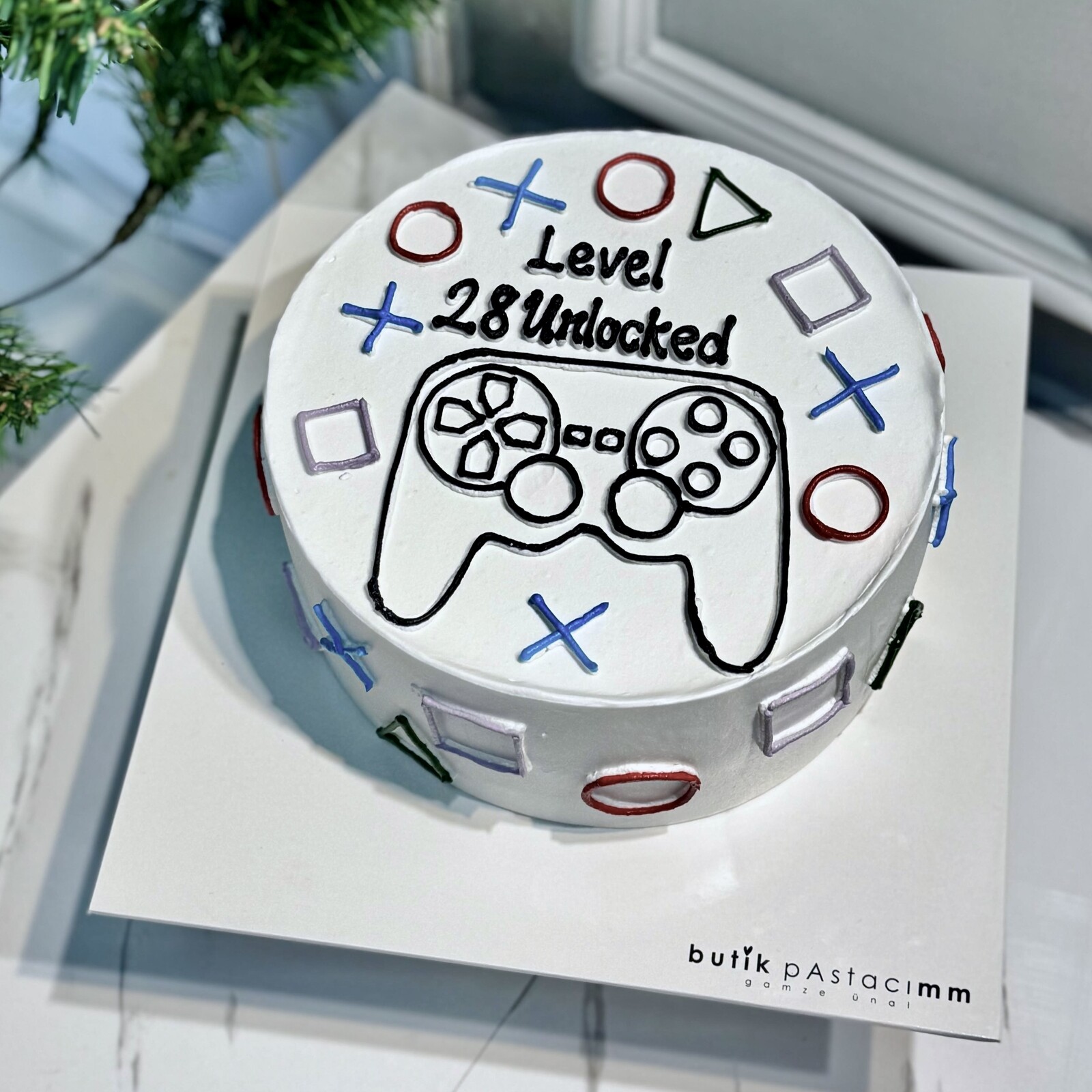 Playstation Kolu Çizimli Yazılı Pasta
