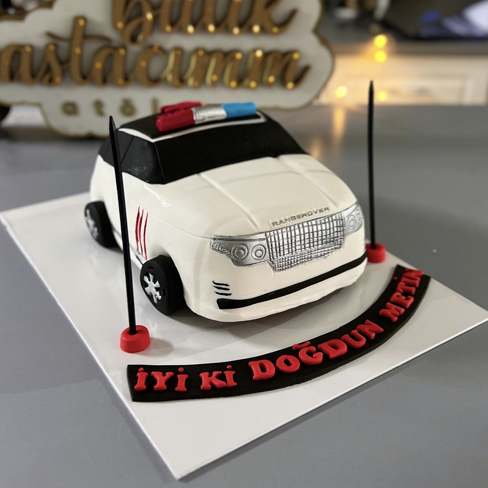 Polis Arabalı Çocuk Pastası