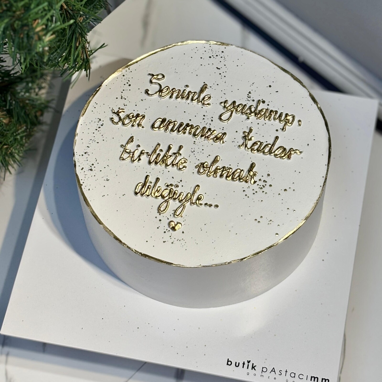 Romantik Gold Yazılı Pasta