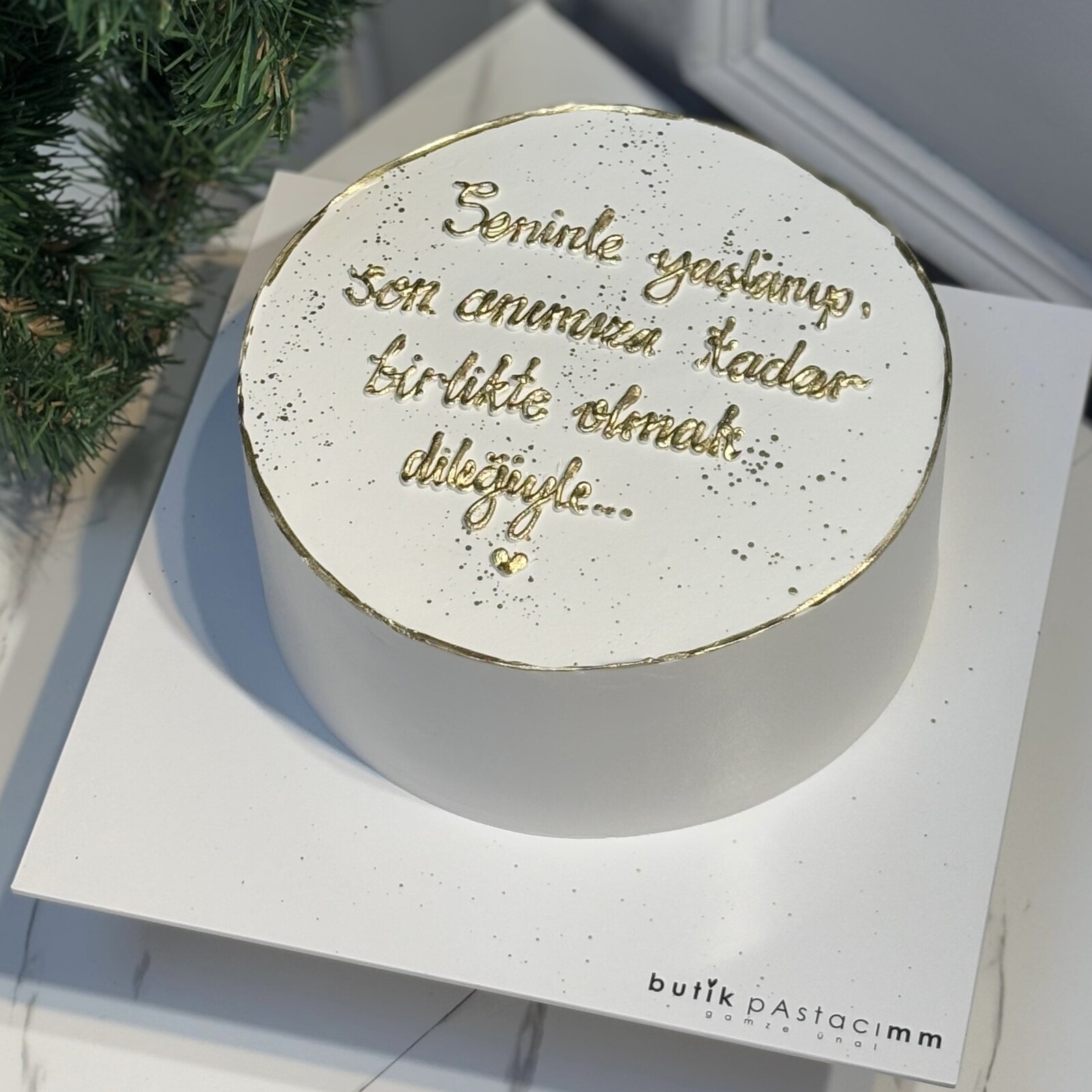 Romantik Gold Yazılı Pasta