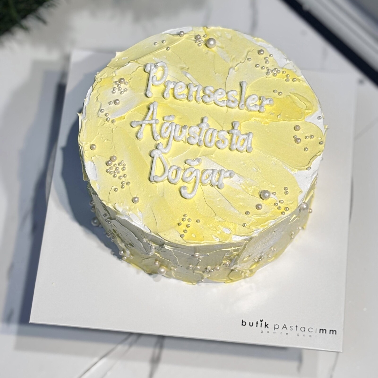 Sarı Renk Geçişli Yazılı Pasta