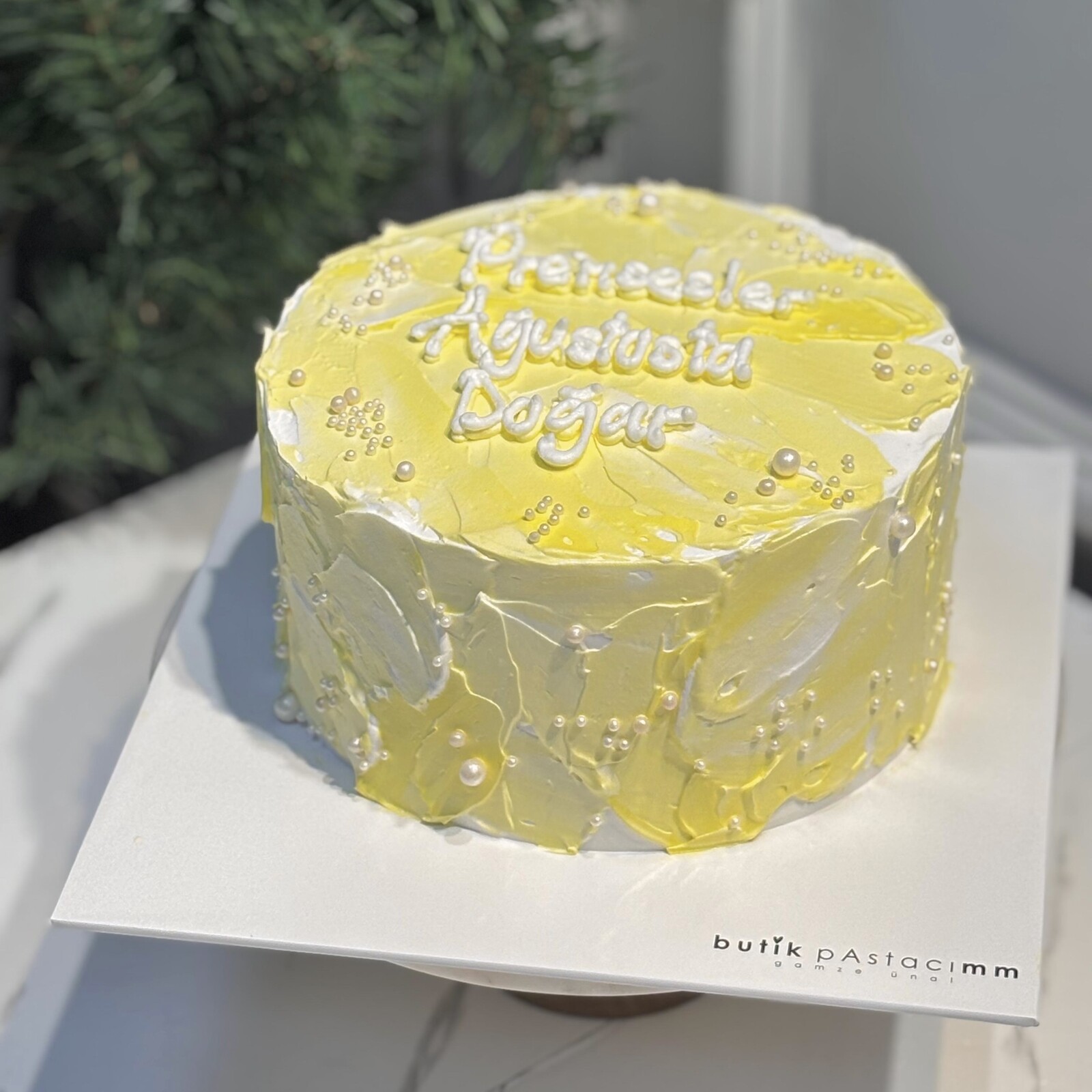 Sarı Renk Geçişli Yazılı Pasta