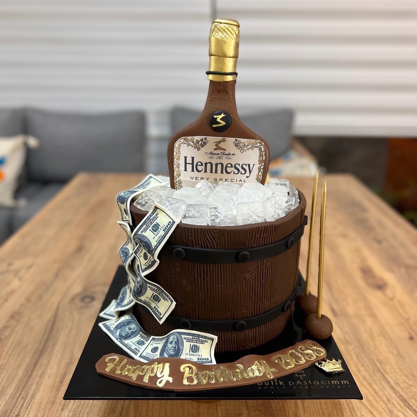 Şişe Detaylı Tasarım Pasta