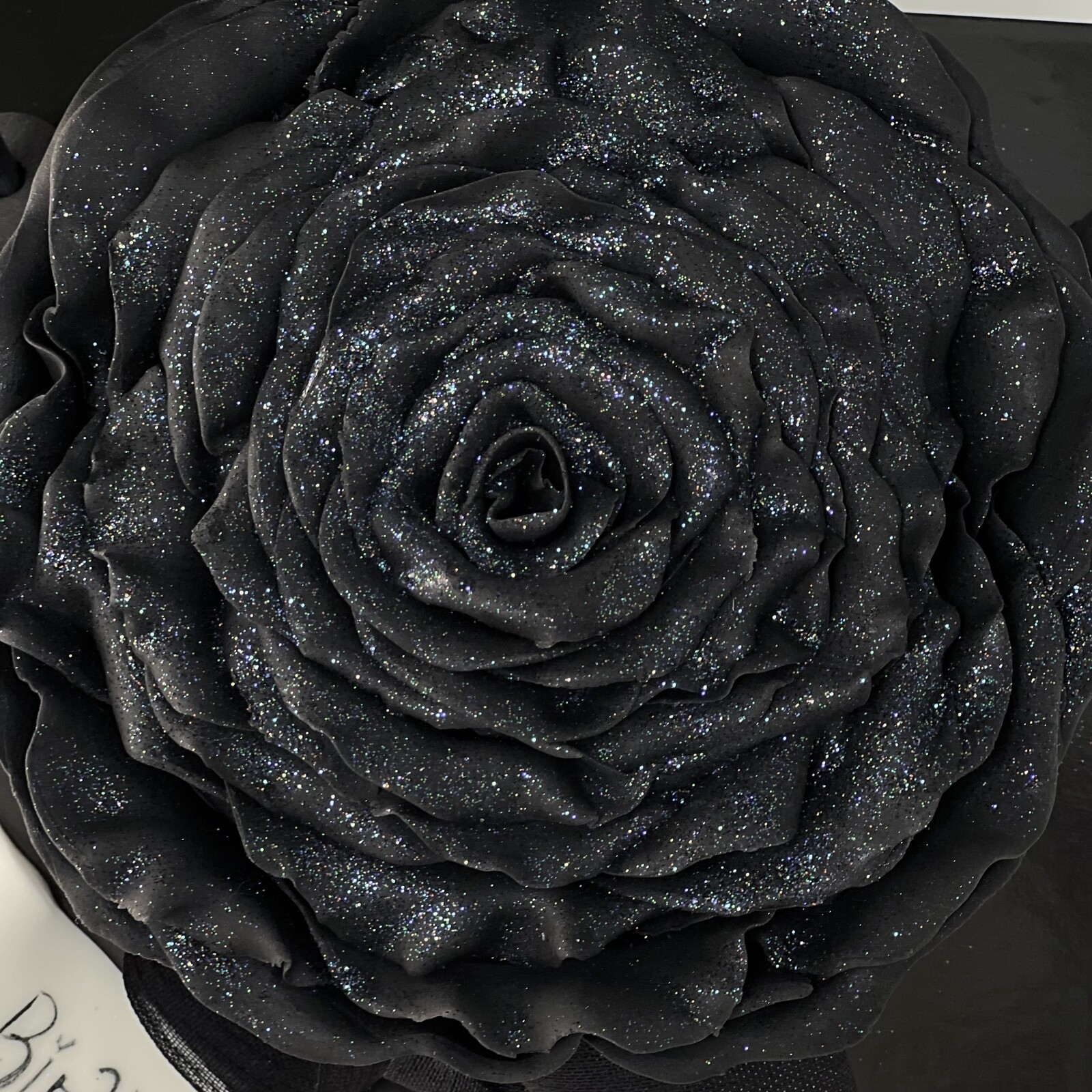 Siyah Gül Şeker Hamurlu Pasta