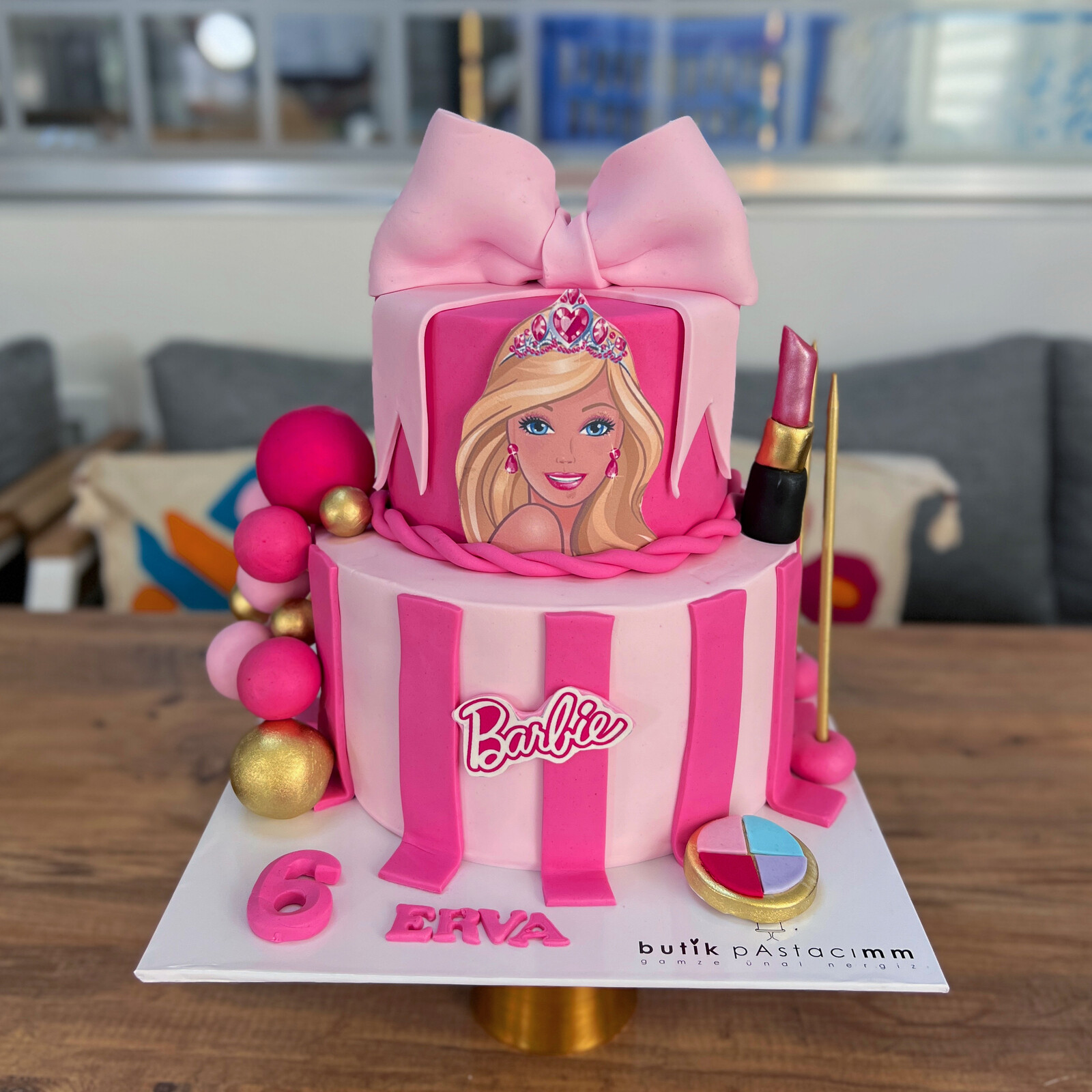 Süslü Barbie Çocuk Pastası